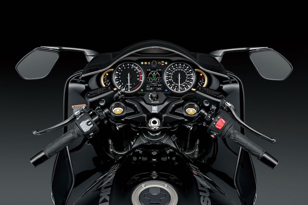  The new cockpit on the 2021 Hayabusa