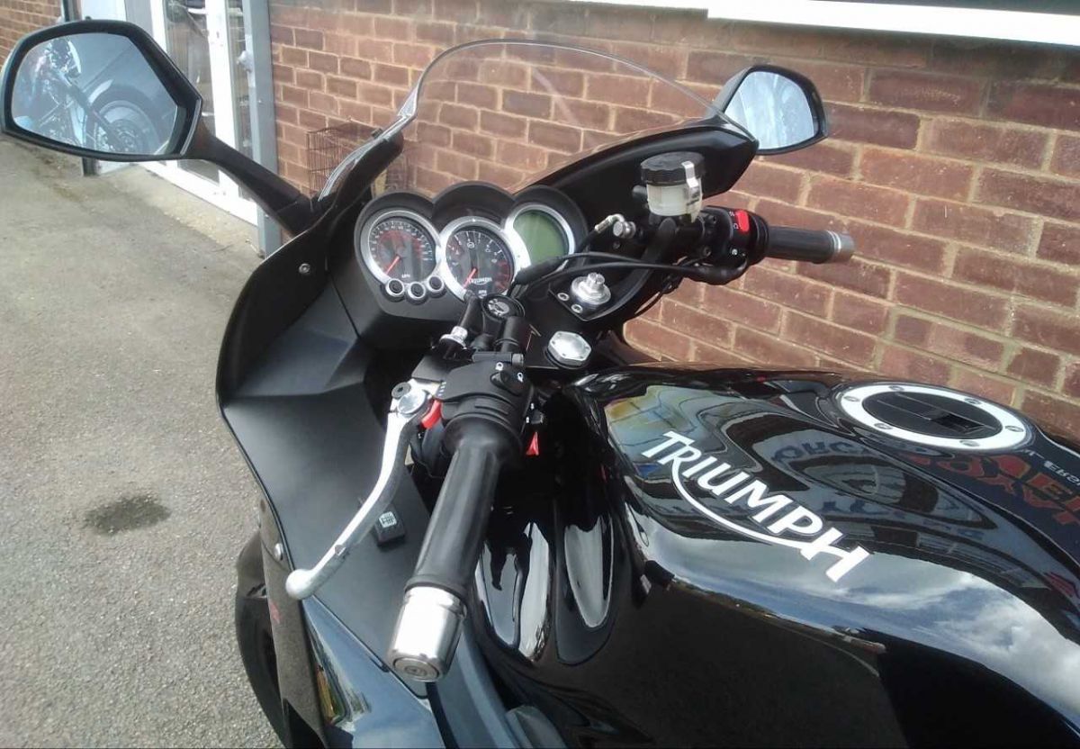 triumph sprint gt 1050 accessories