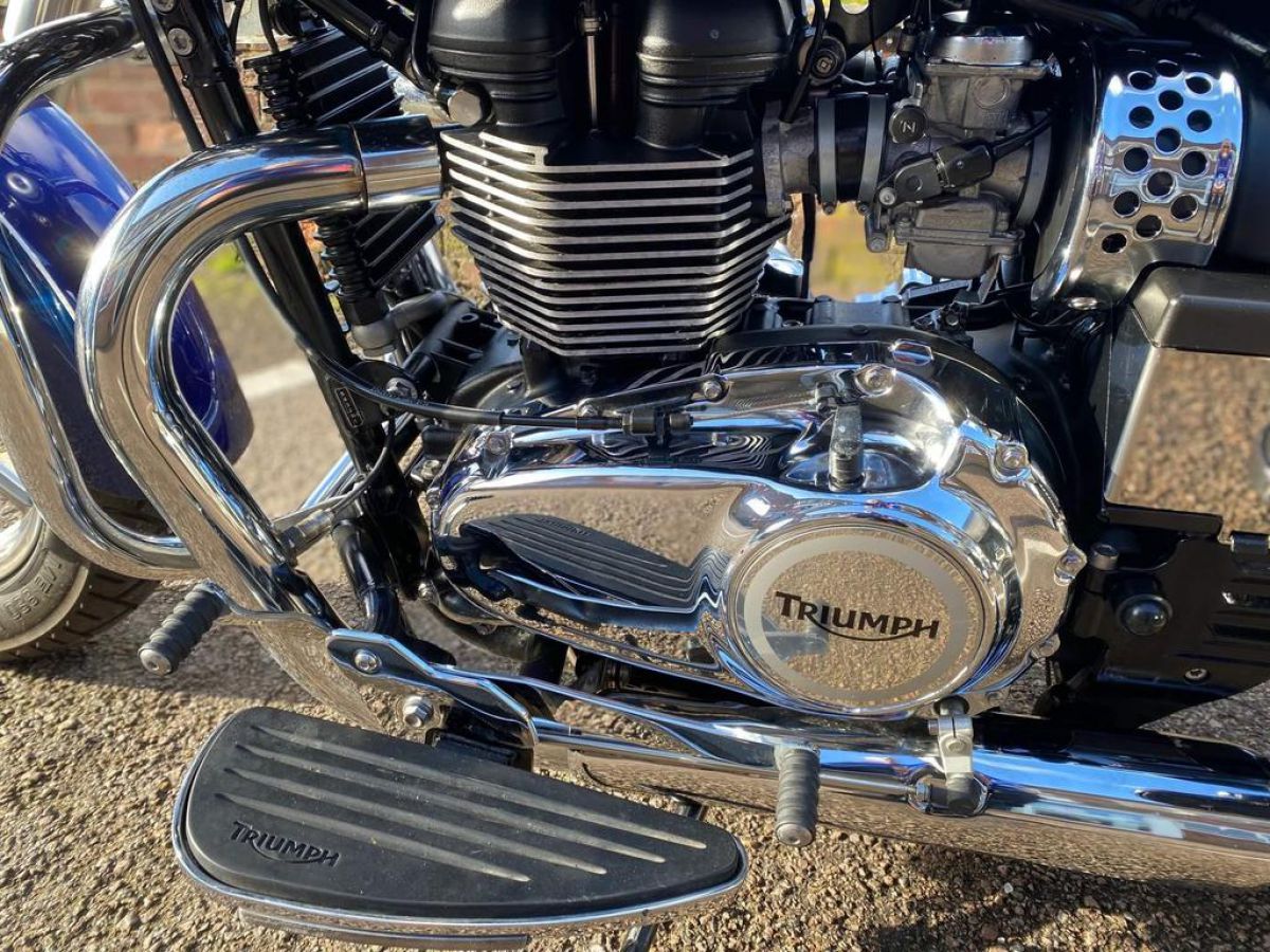 triumph america 865