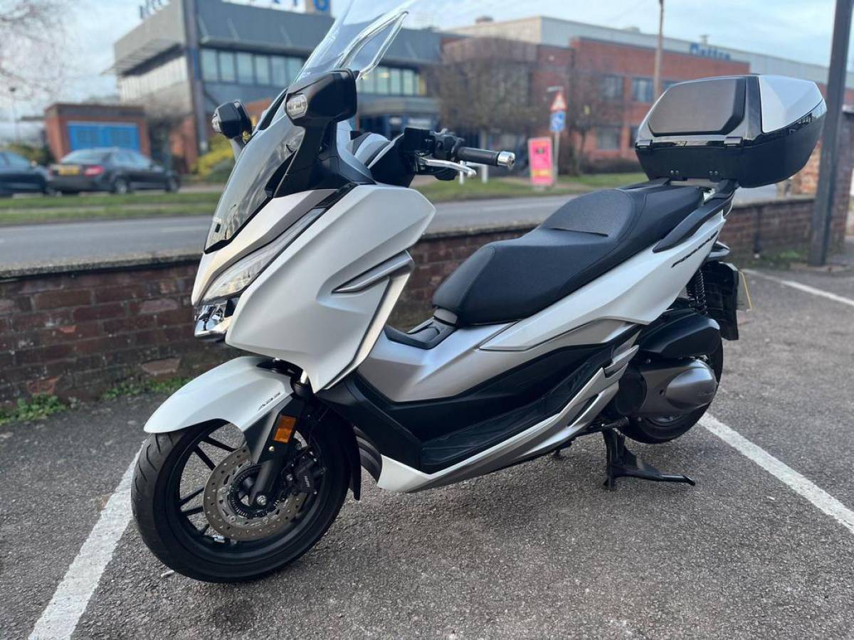 Honda Forza 300